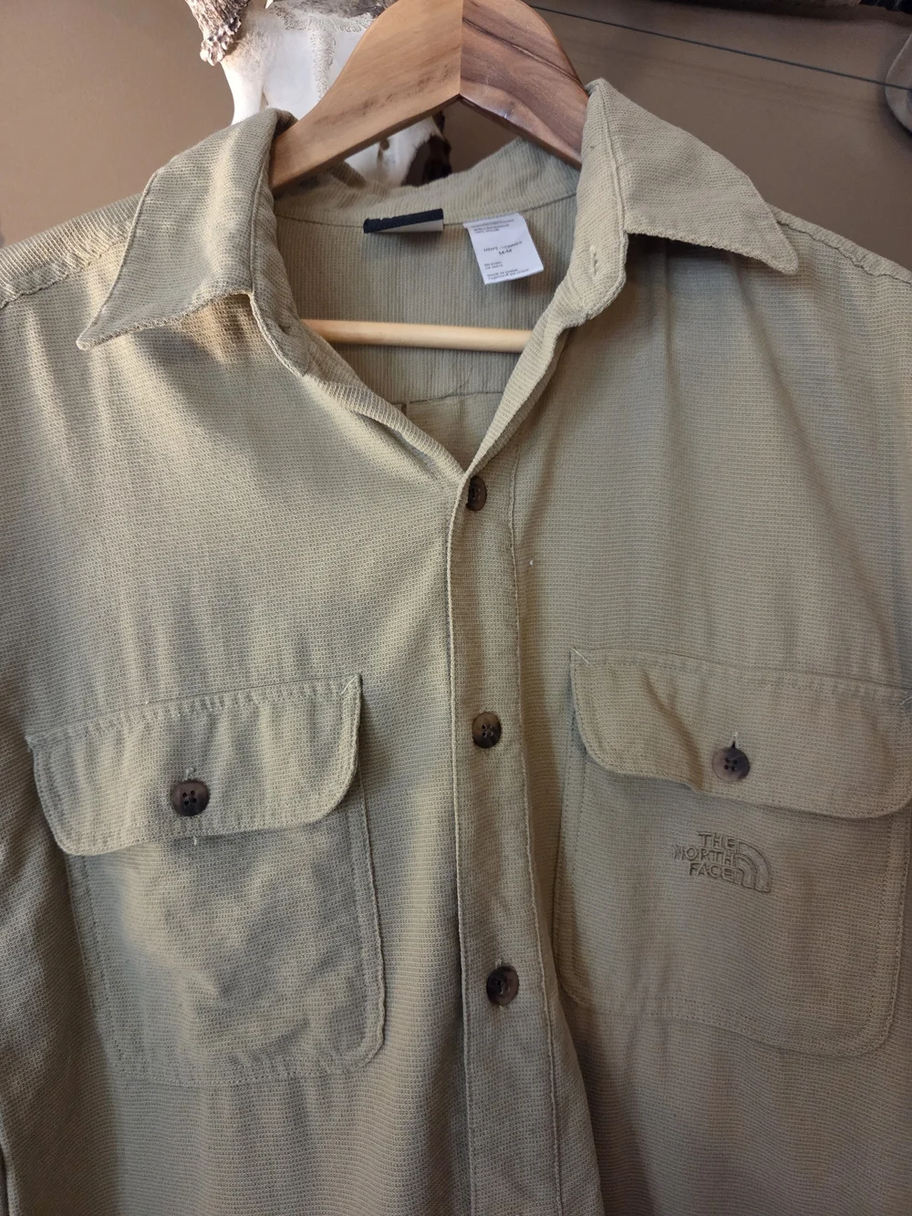 The North Face Men's Short-Sleeve Button-Up Shirt in Light Olive